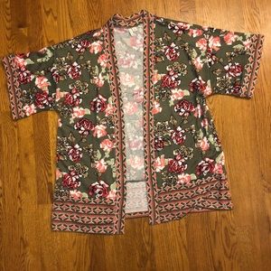 C’est 1946 Floral shortsleeved cardigan EUC